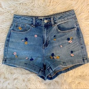 Pacsun embroidered mom short size 25